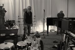 Rainer /Klangkontor s/w (Naoko am Flügel)